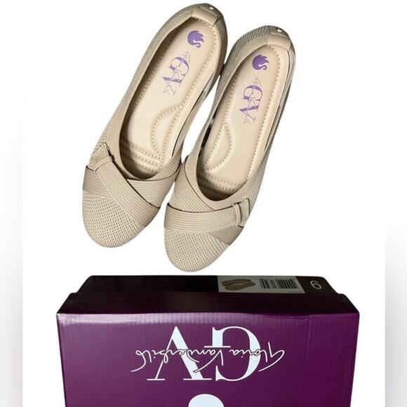 Gloria Vanderbilt Ladies Breathable Stretch Lightweight Slip on Flat Tan 9 NIB - Picture 5 of 5